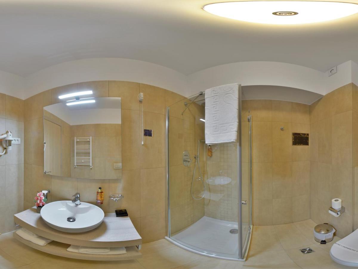 Hotel Condor Тулча Екстериор снимка